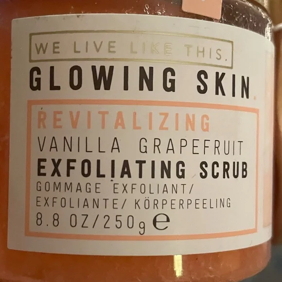 Glowing Skin Revitalizing Vanilla Grapefruit Exfoliating Scrub w/Measuring Spoon - Picture 4 of 4